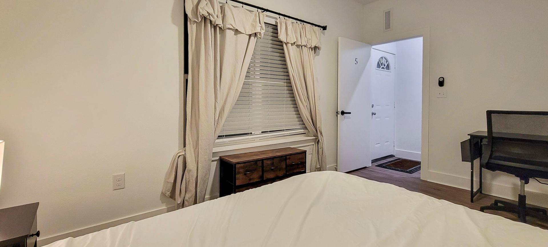 bedroom, detected:bed