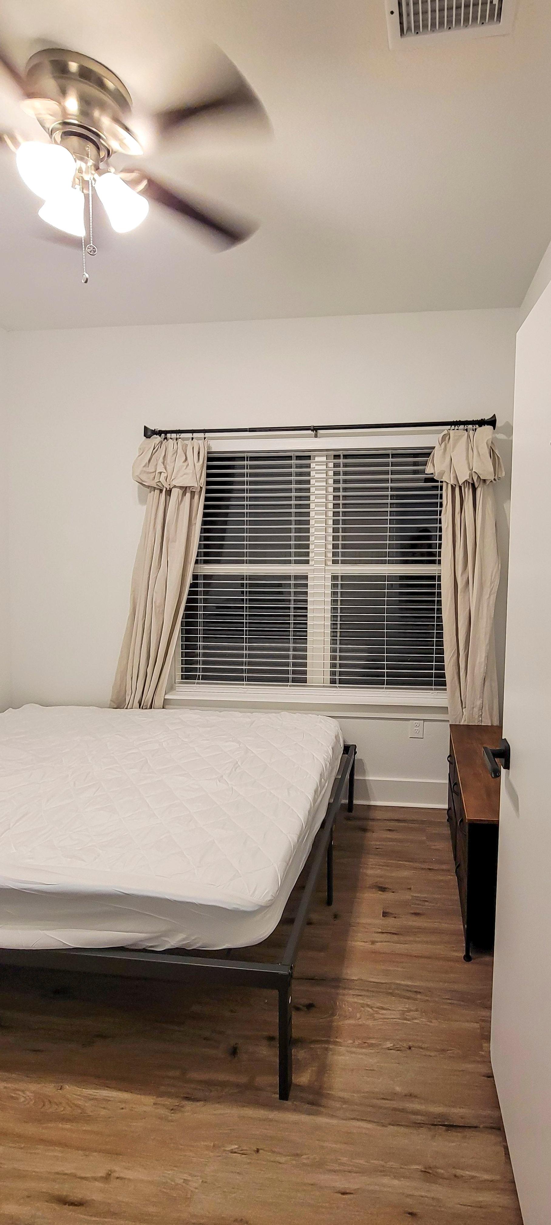 bedroom, detected:window blind, ceiling fan, bed
