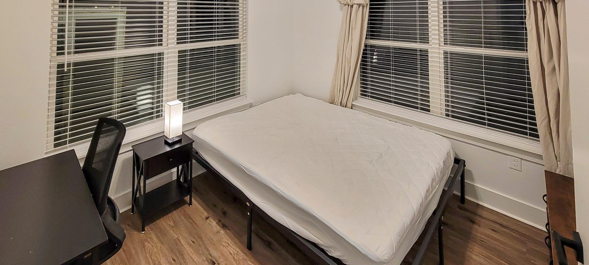 bedroom, detected:window blind, bed
