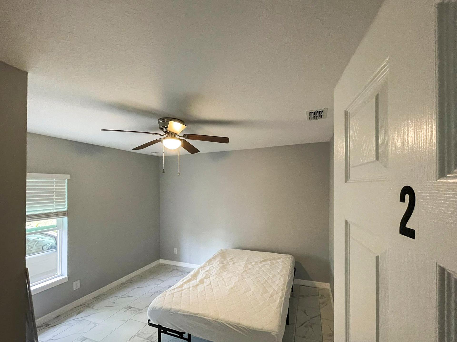 bedroom, detected:ceiling fan, bed, window blind