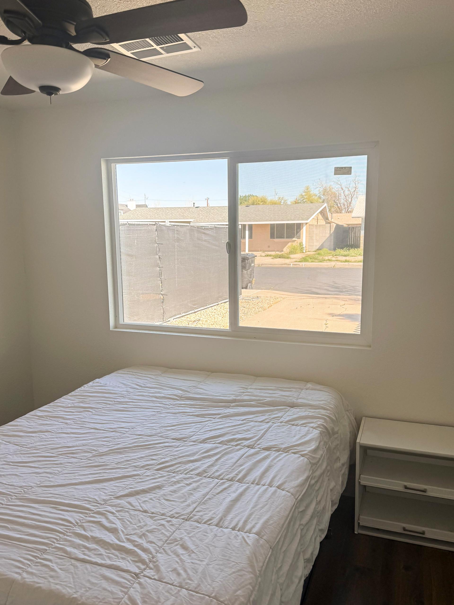 bedroom, detected:ceiling fan, bed, window blind