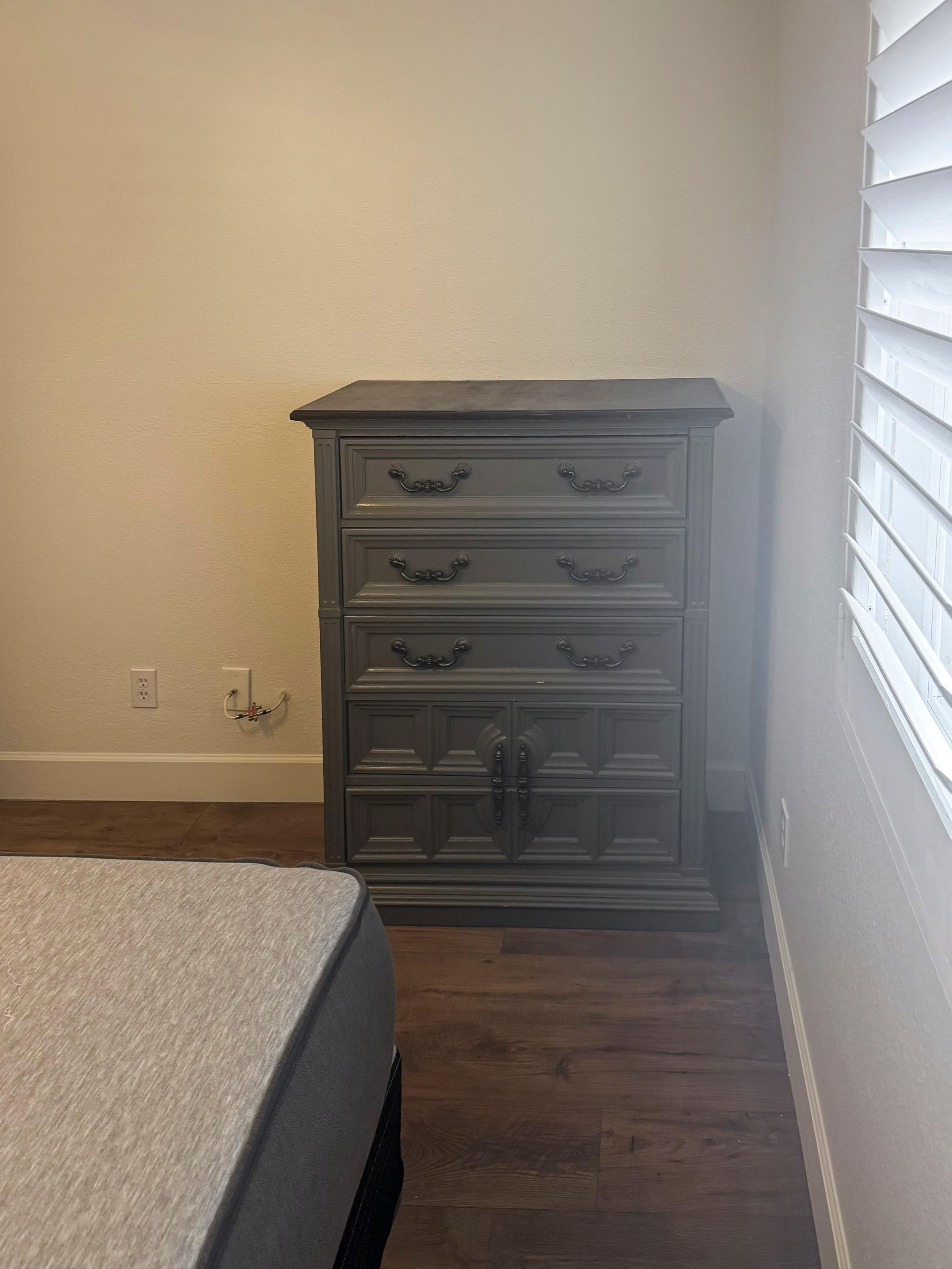 bedroom, detected:window blind, bed