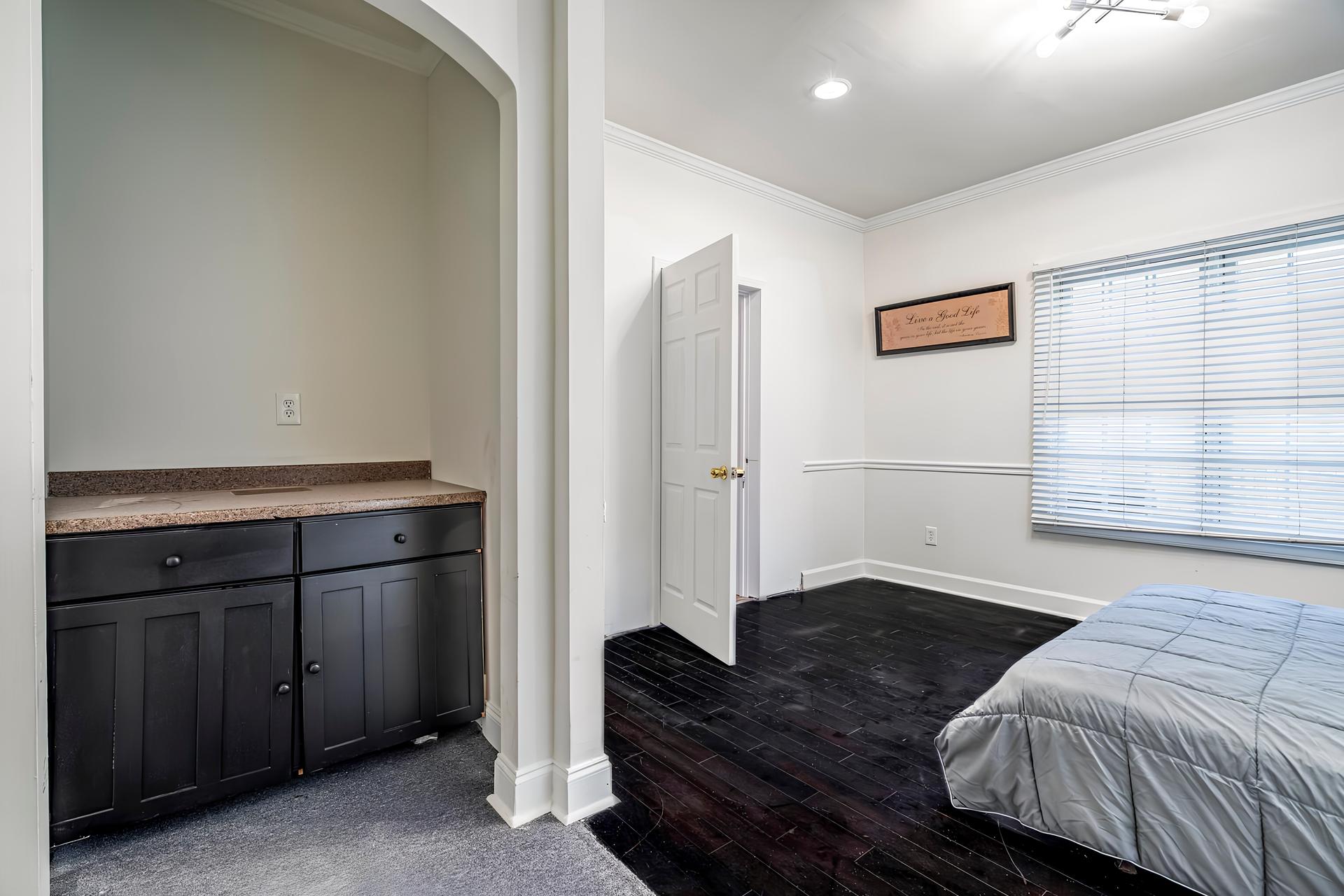 bedroom, detected:window blind, bed, ceiling fan