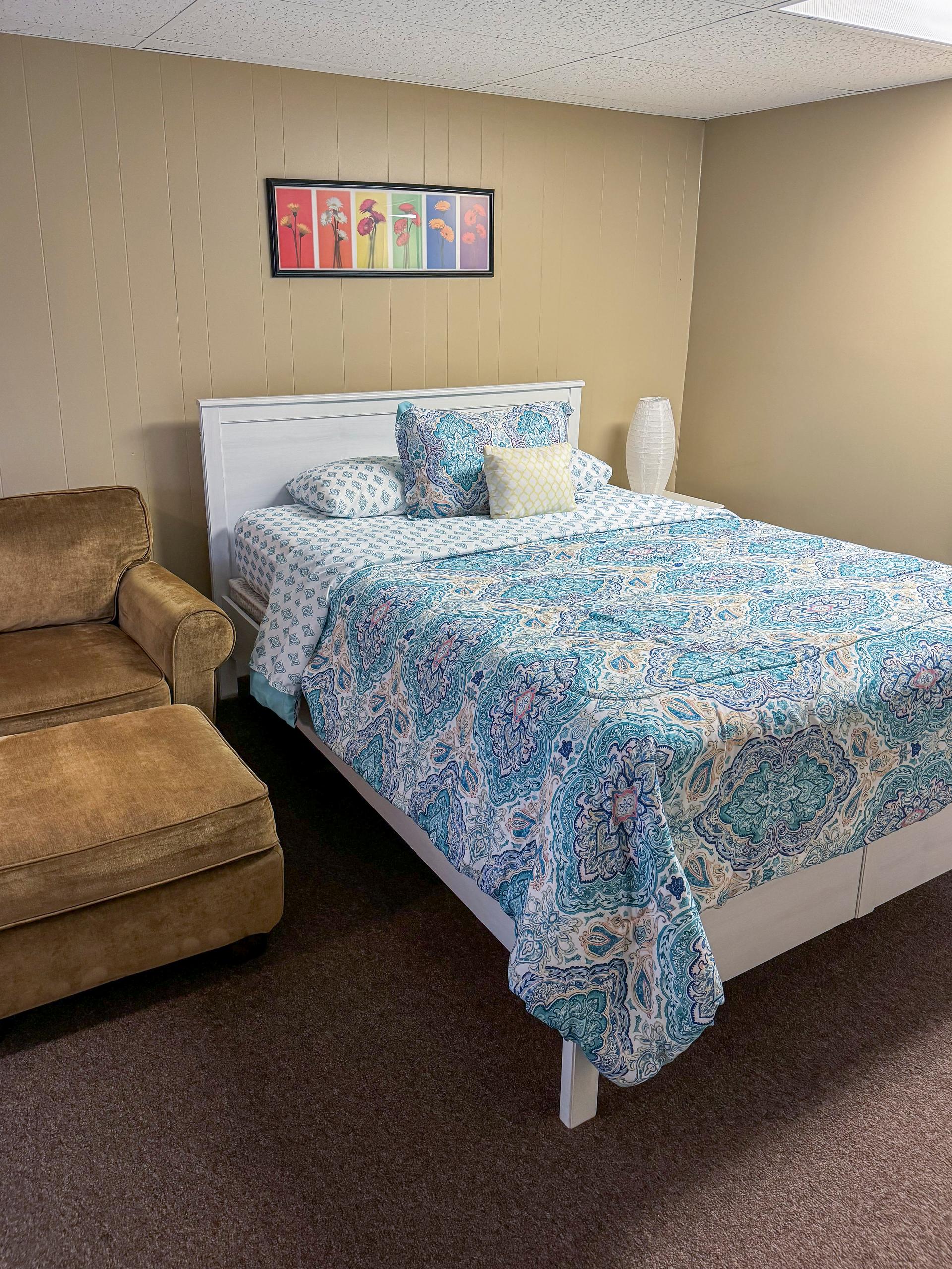 bedroom, detected:bed, window blind