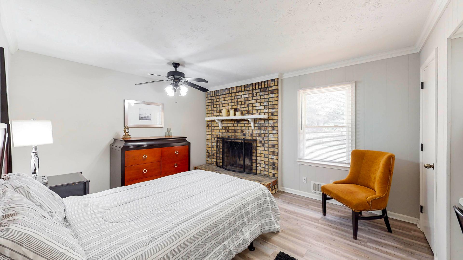bedroom, detected: ceiling fan, bed, window blind