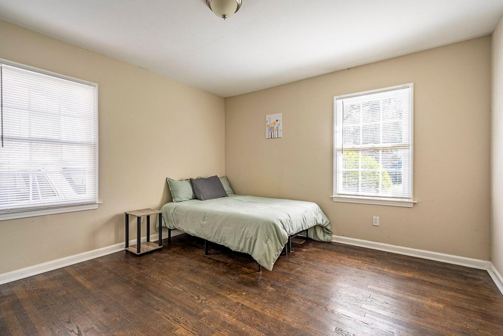 bedroom, detected:window blind, bed, ceiling fan