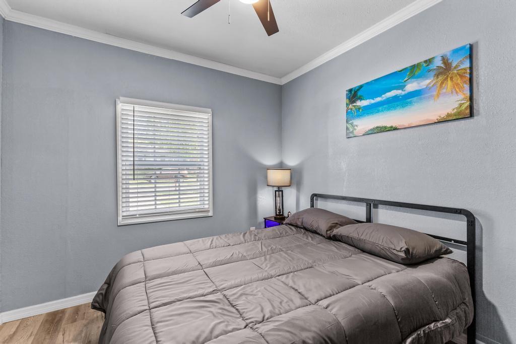 ⭐ Newlyrenovated ⭐ Orange Park home with dining area. Close To