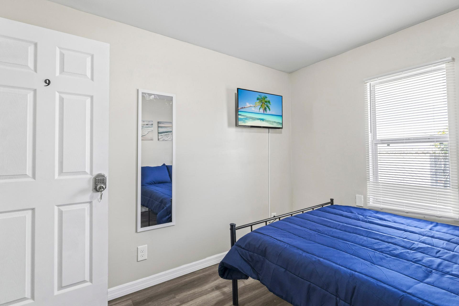 bedroom, detected:window blind, bed