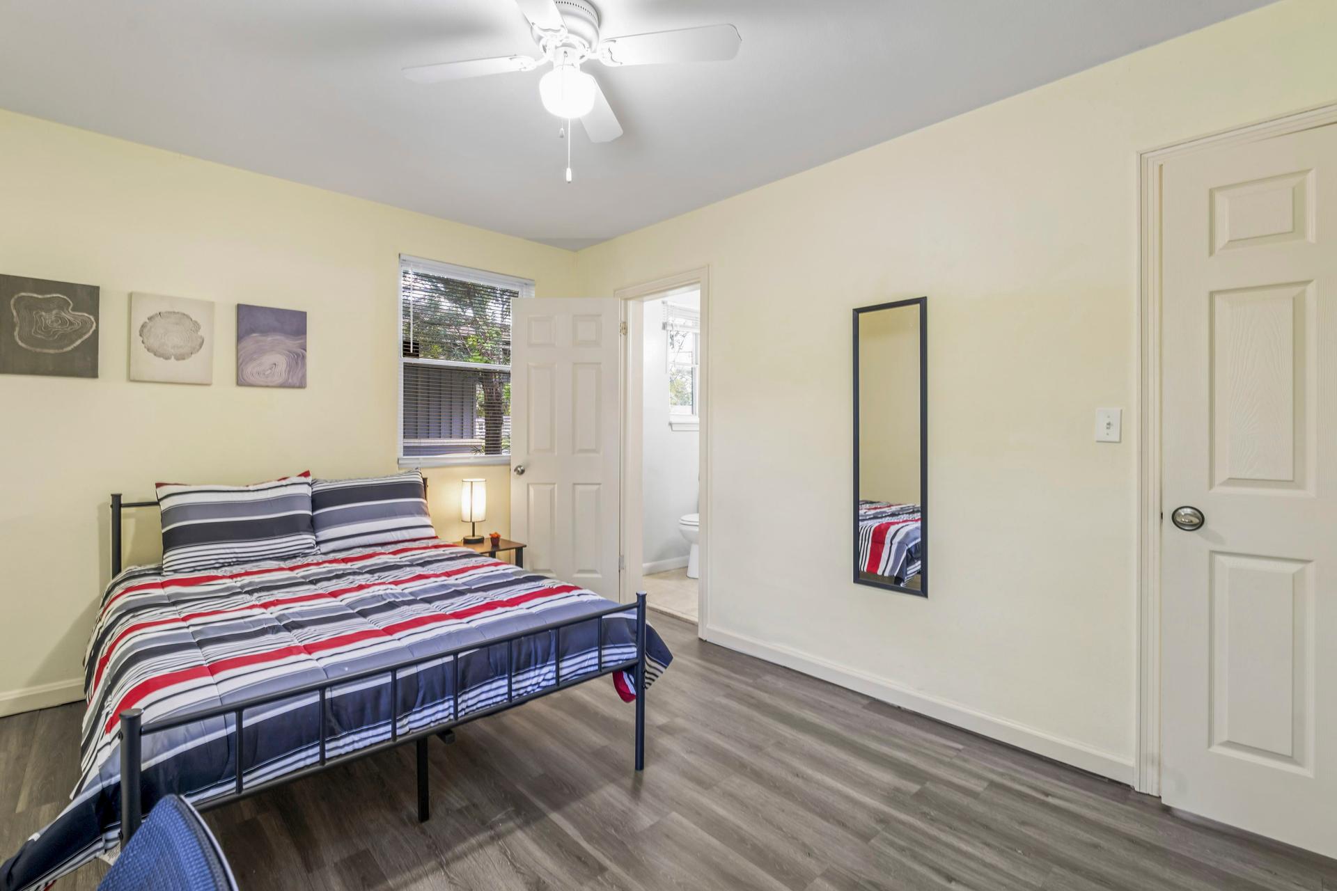 bedroom, detected:ceiling fan, window blind, bed