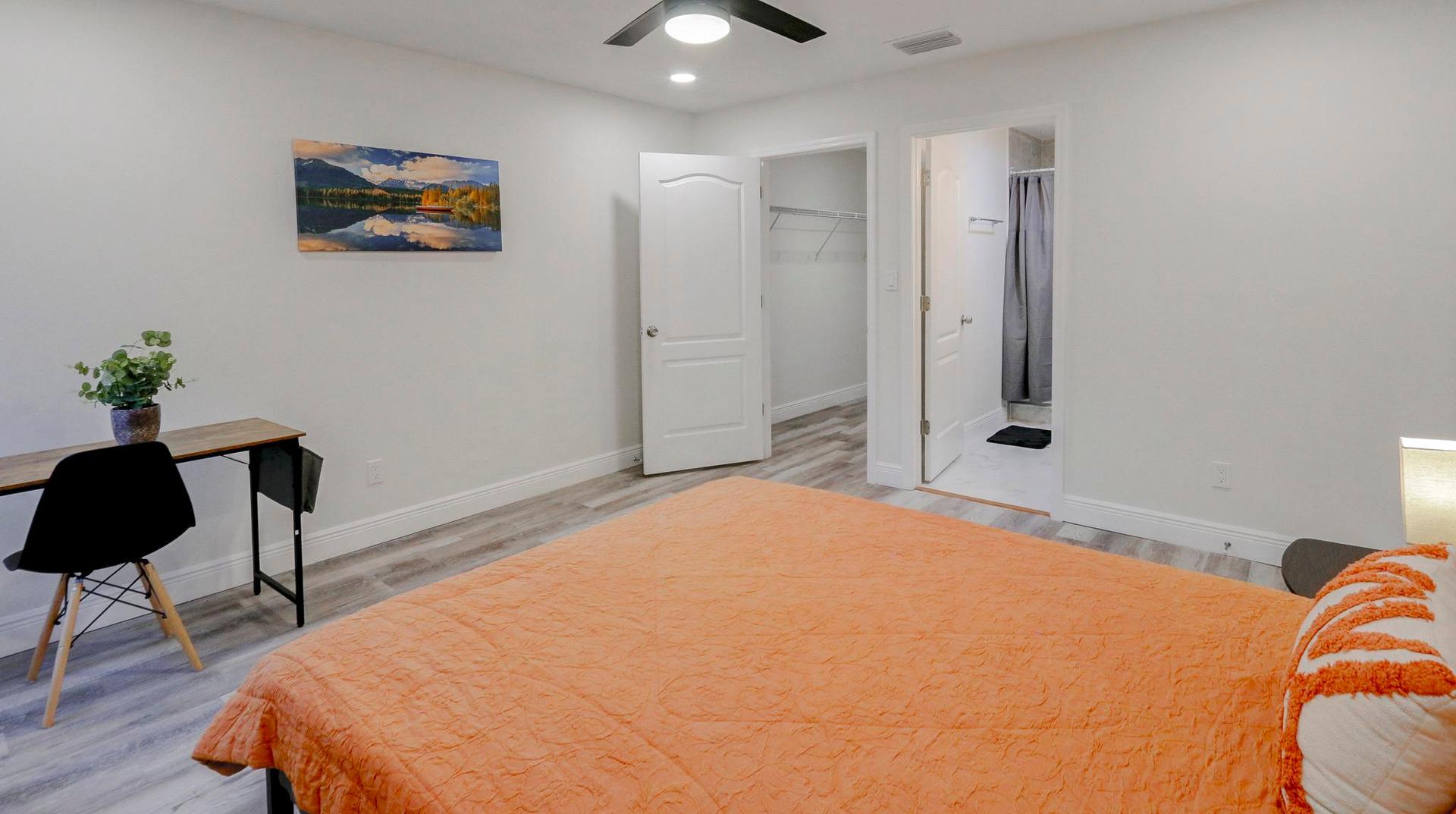 bedroom, detected:ceiling fan, bed