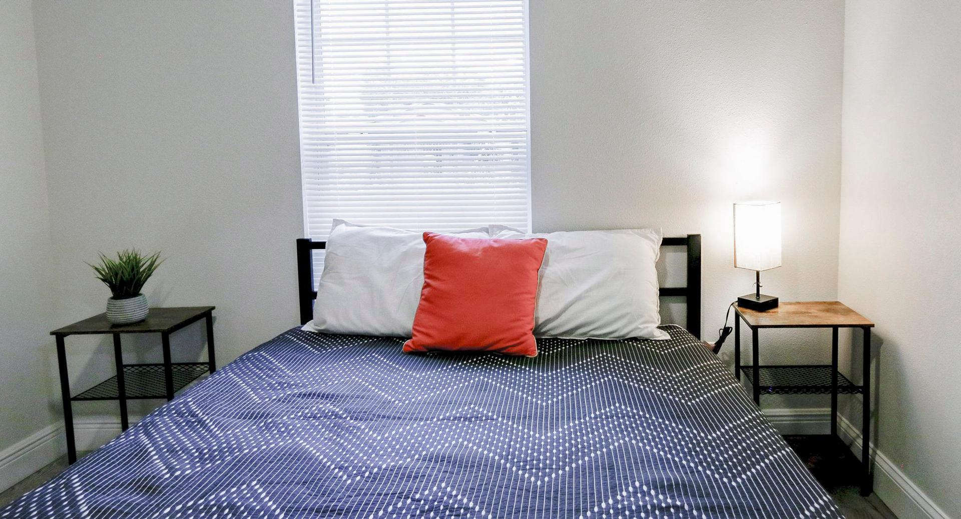 bedroom, detected:window blind, bed