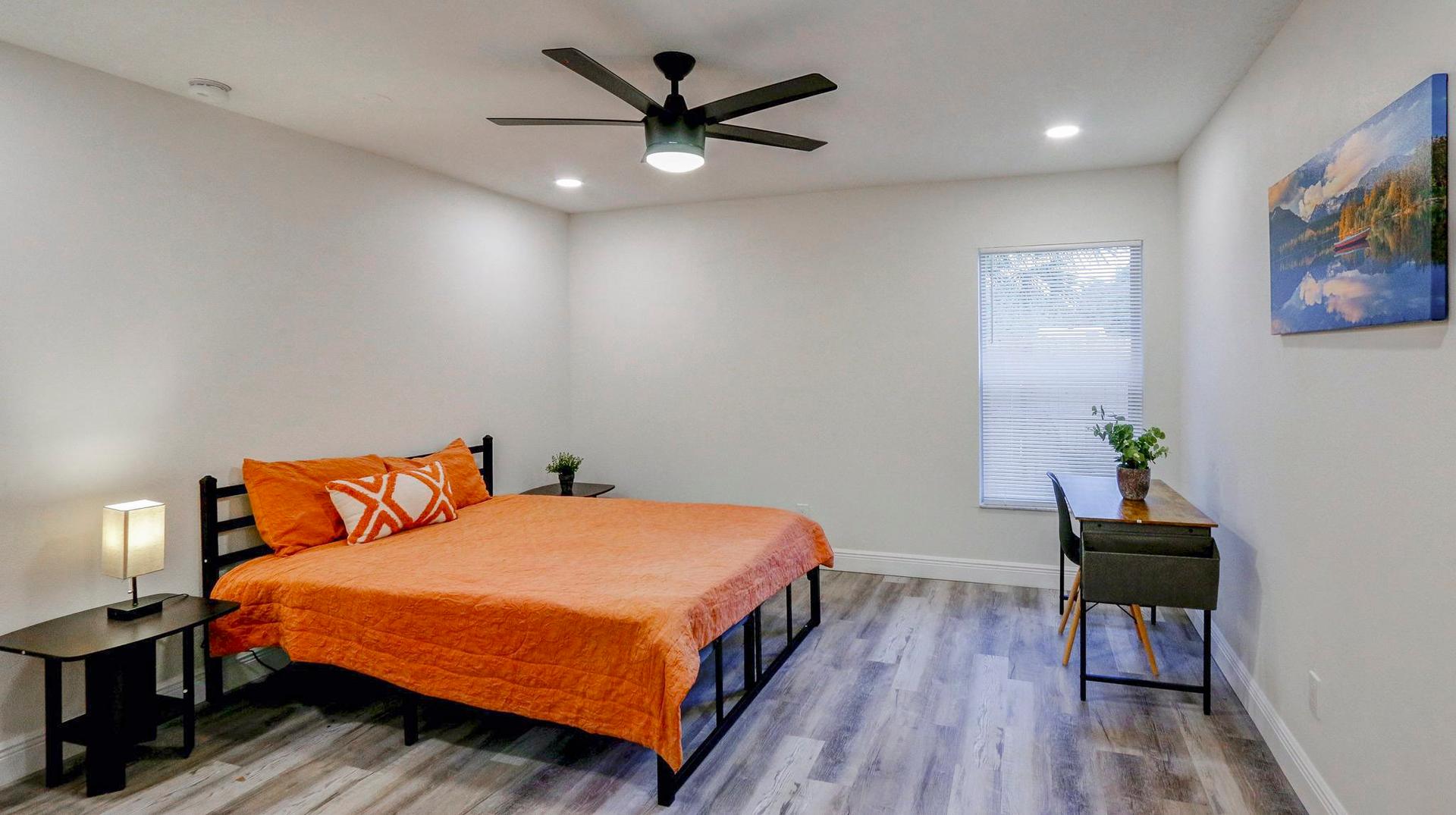 bedroom, detected:ceiling fan, bed