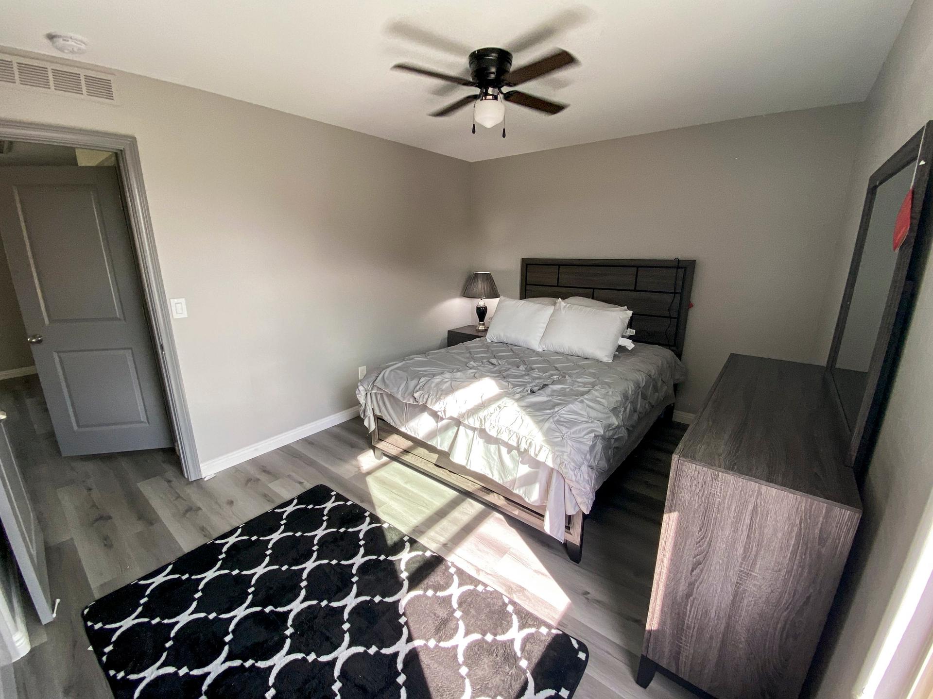 bedroom, detected:ceiling fan, bed