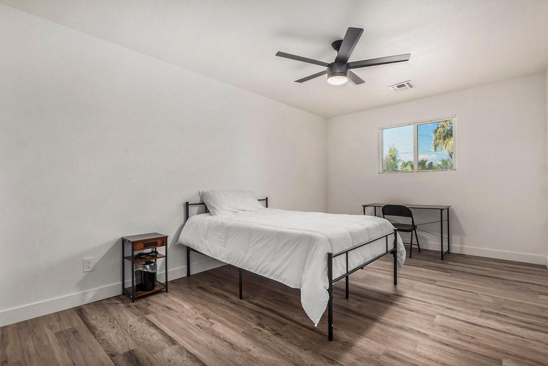bedroom, detected:ceiling fan, window blind, bed