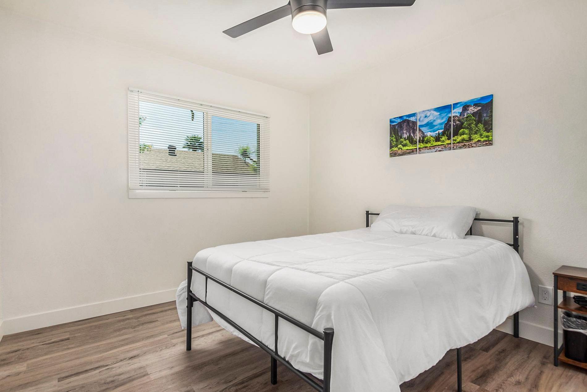 bedroom, detected:ceiling fan, bed, window blind