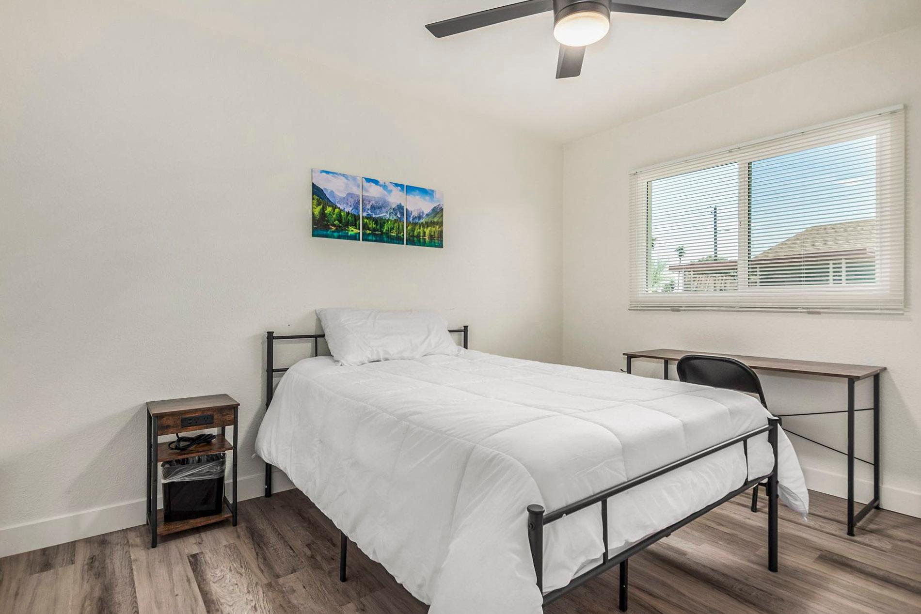 bedroom, detected:ceiling fan, bed, window blind