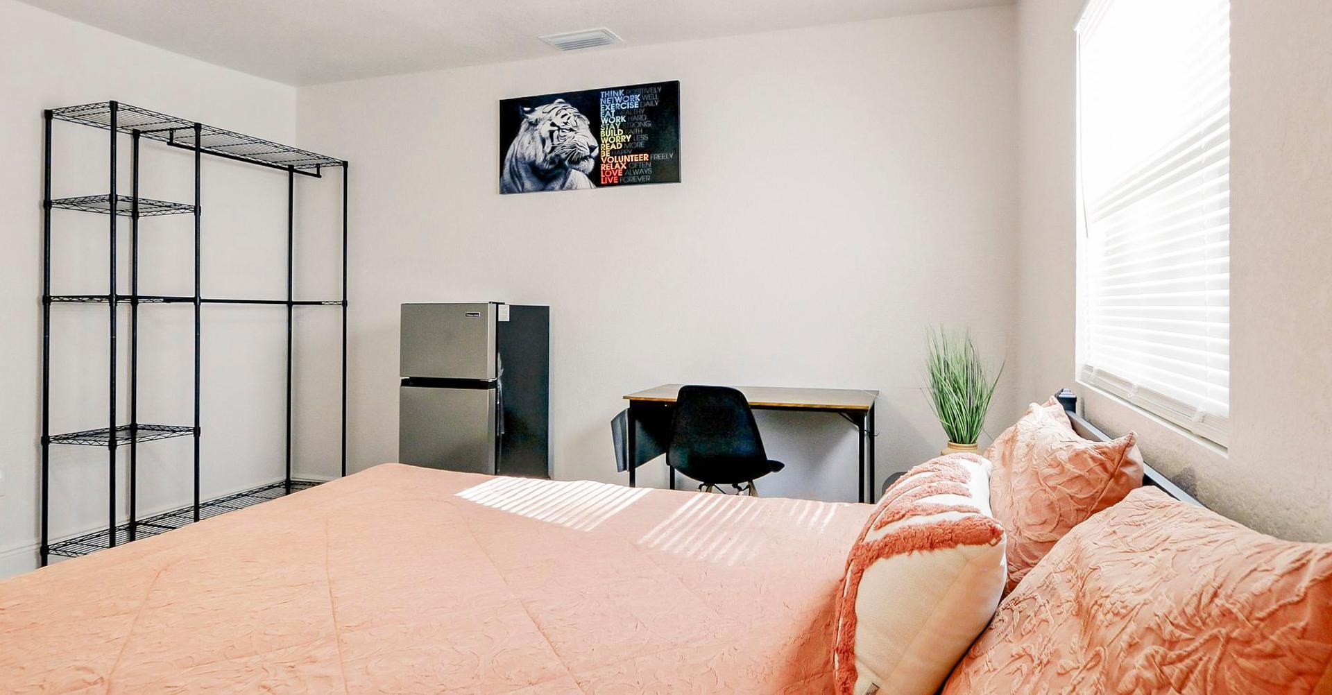 bedroom, detected:window blind, bed