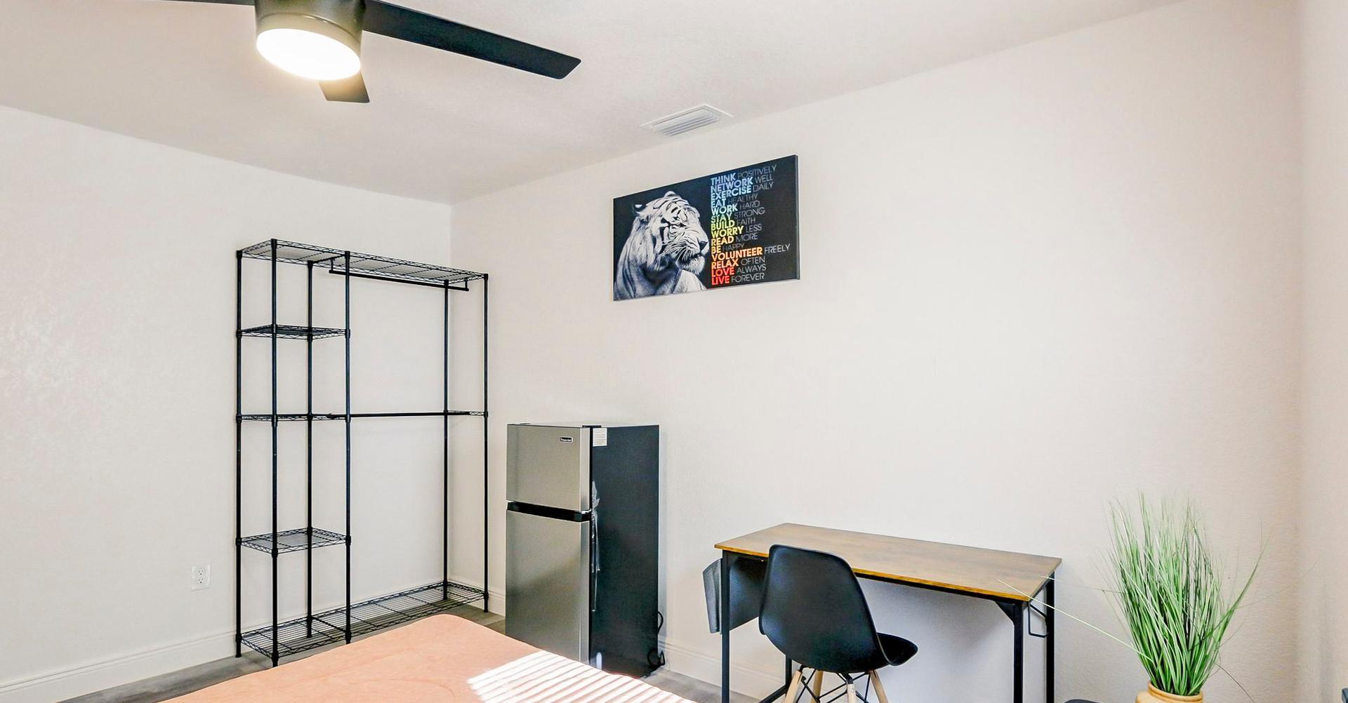 bedroom, detected:ceiling fan, bed