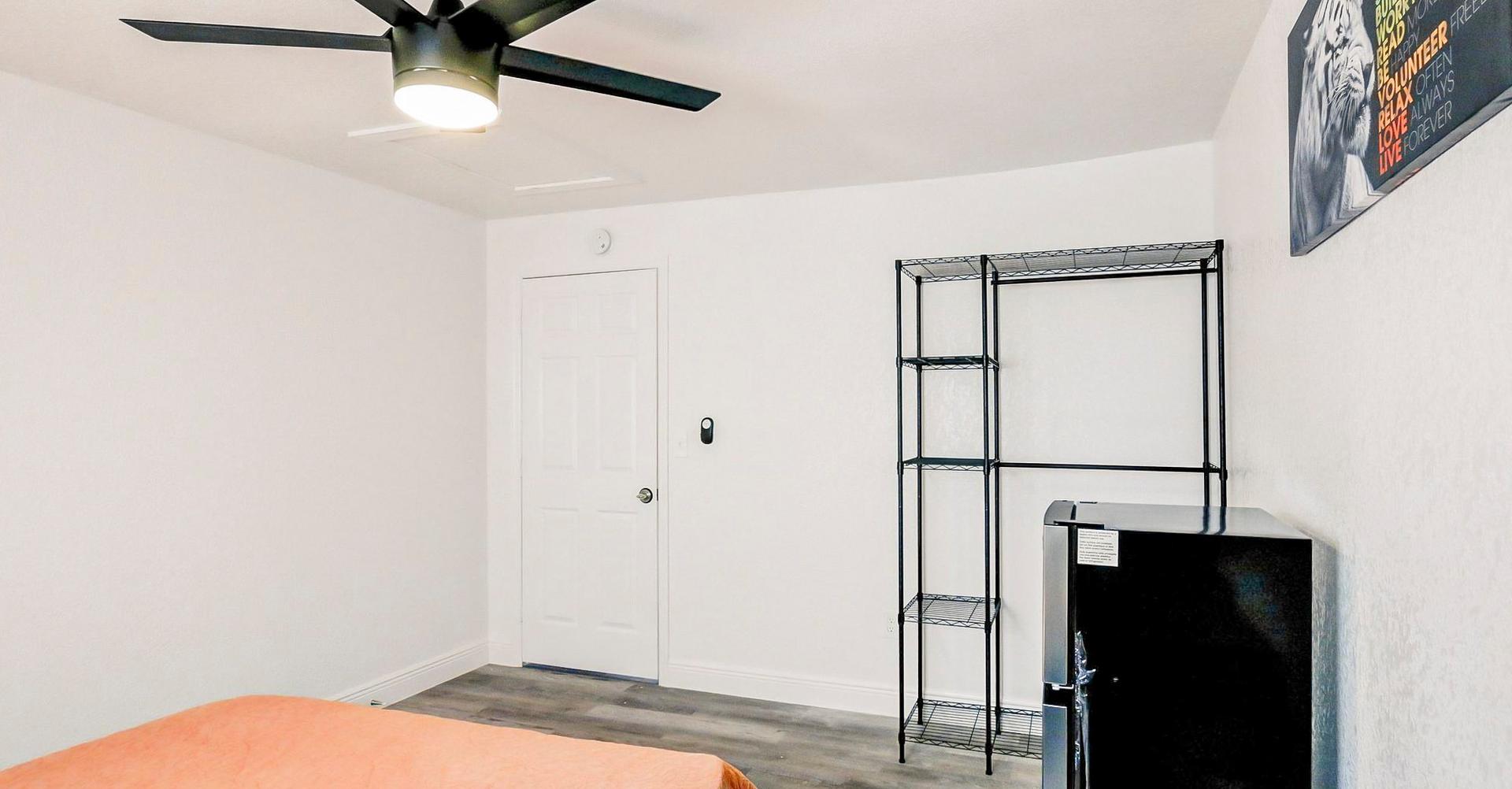 bedroom, detected:ceiling fan, bed