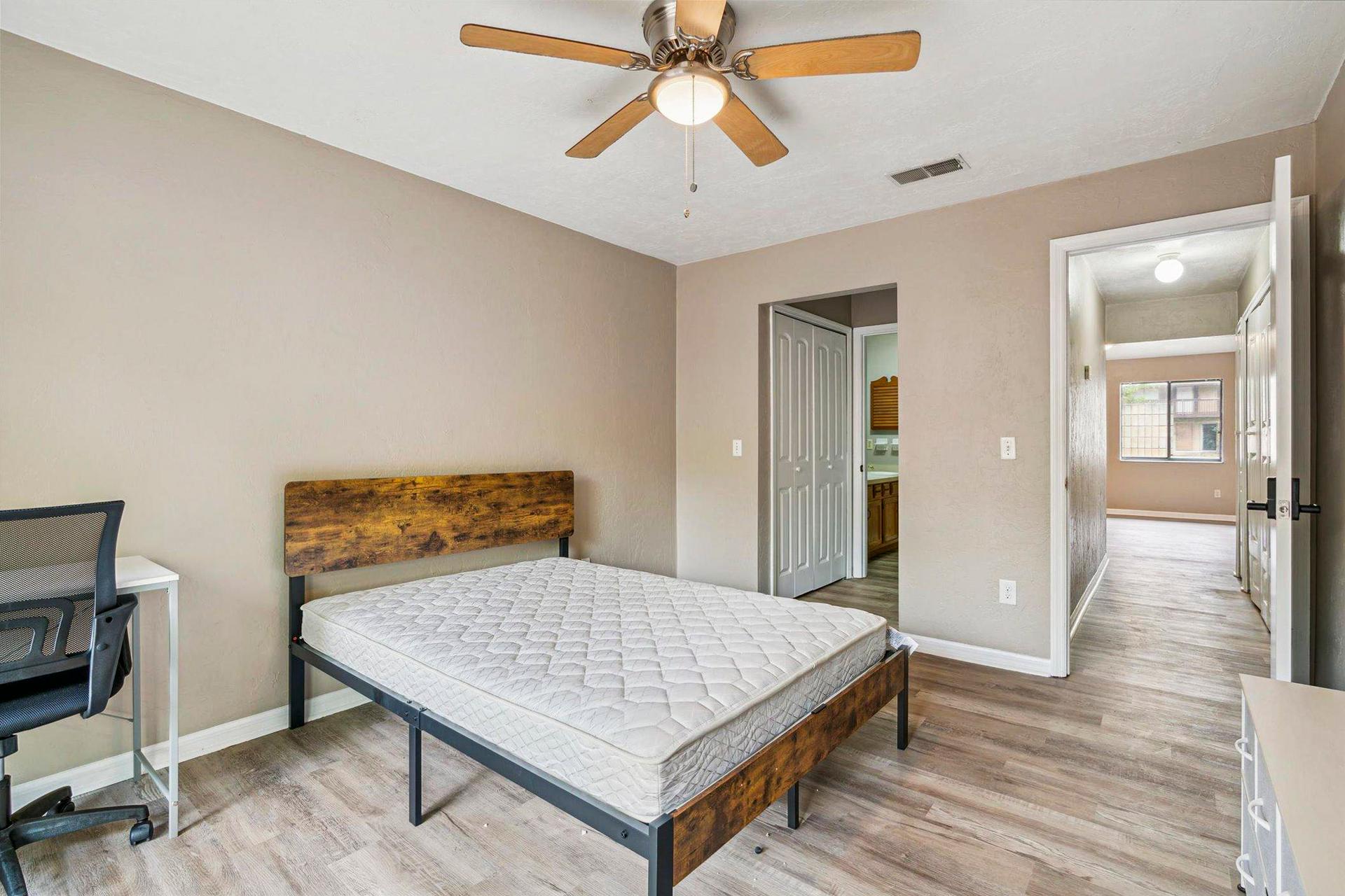 bedroom, detected:ceiling fan, window blind, bed