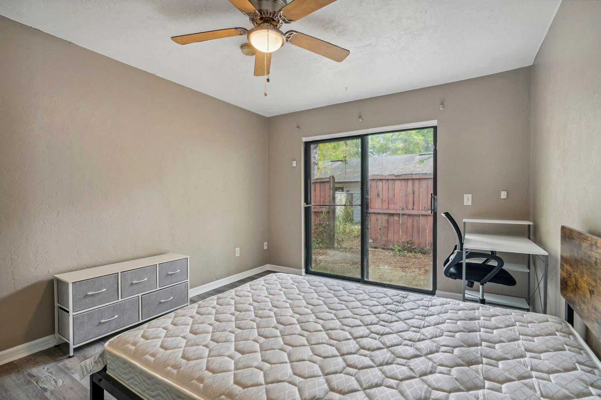 bedroom, detected:ceiling fan, window blind, bed