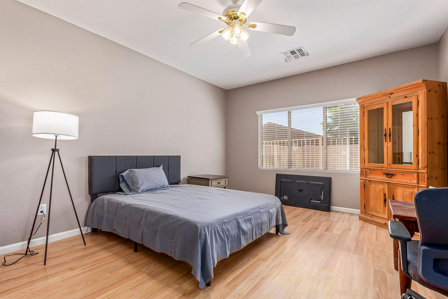 bedroom, detected:ceiling fan, bed, window blind