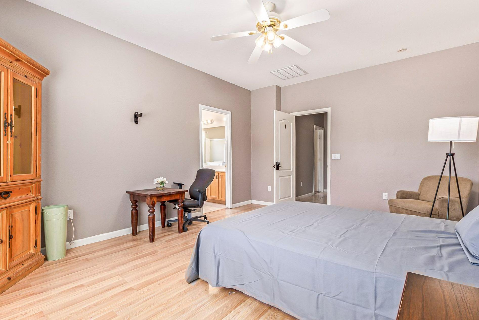 bedroom, detected:ceiling fan, bed