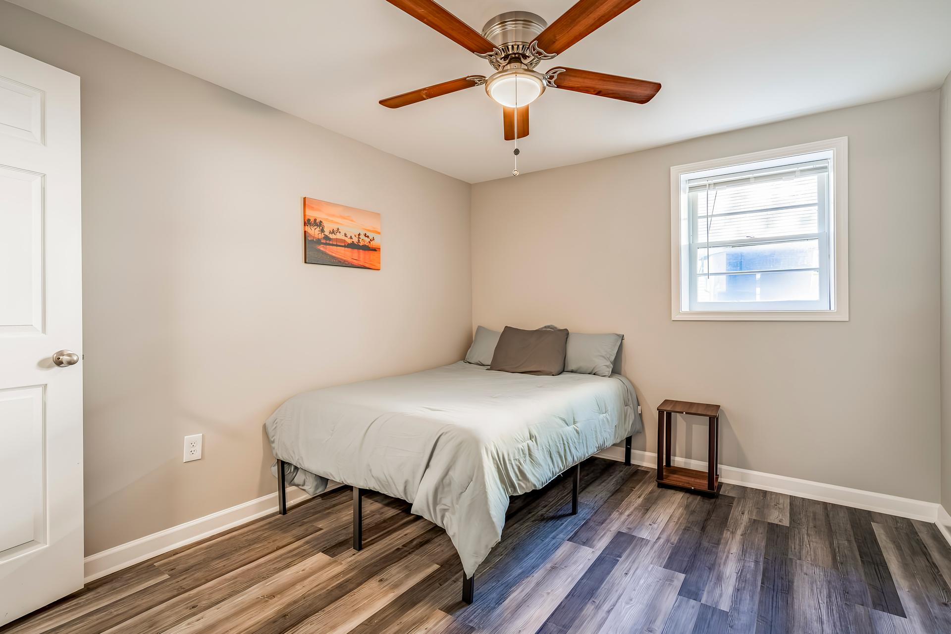 bedroom, detected:ceiling fan, window blind, bed