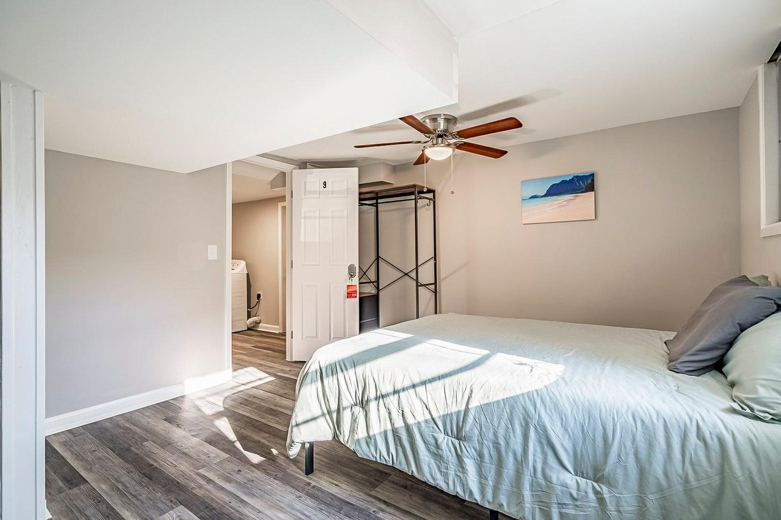 bedroom, detected:ceiling fan, bed, window blind