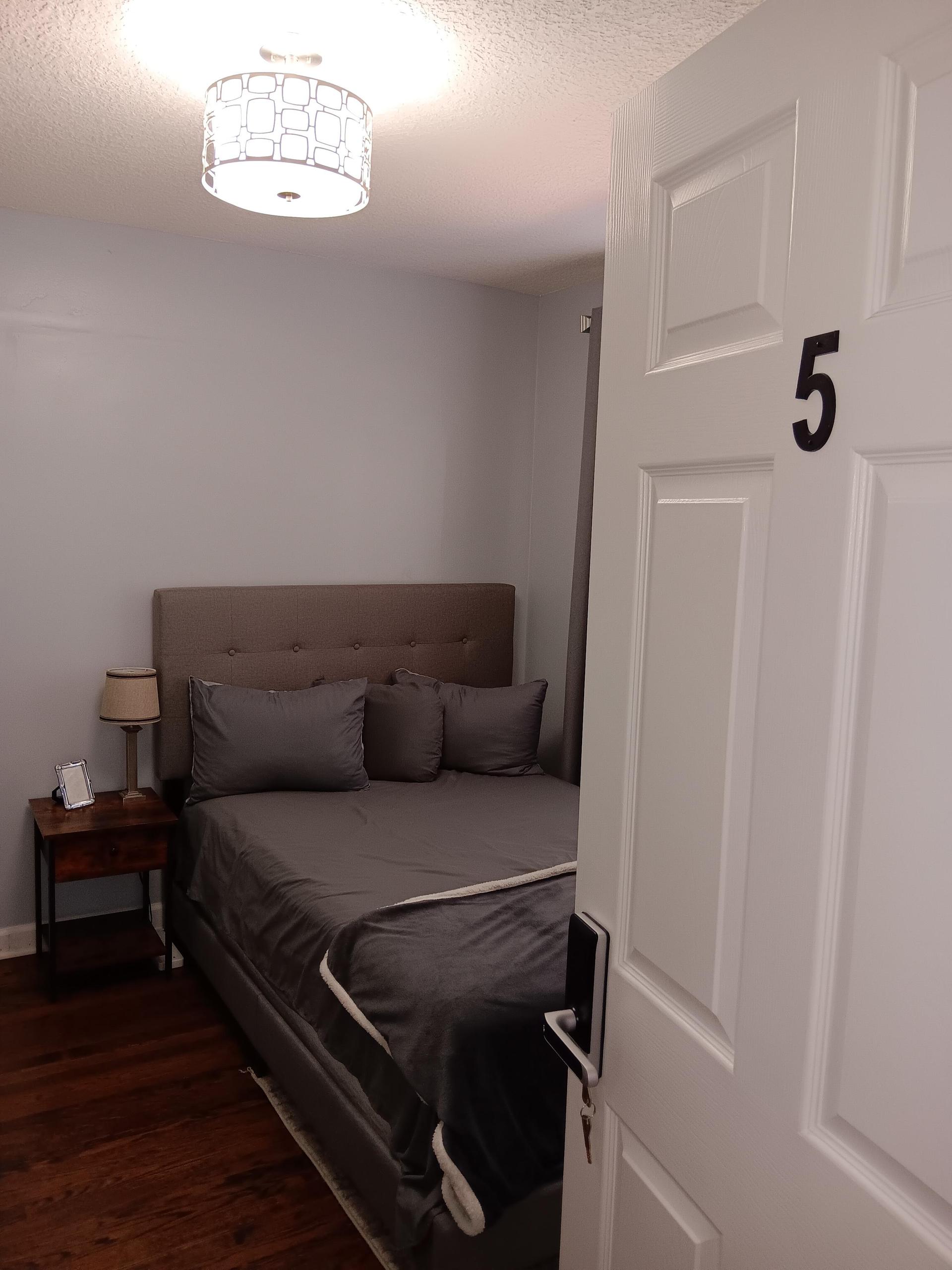 Cozy Comfortable Full Bed