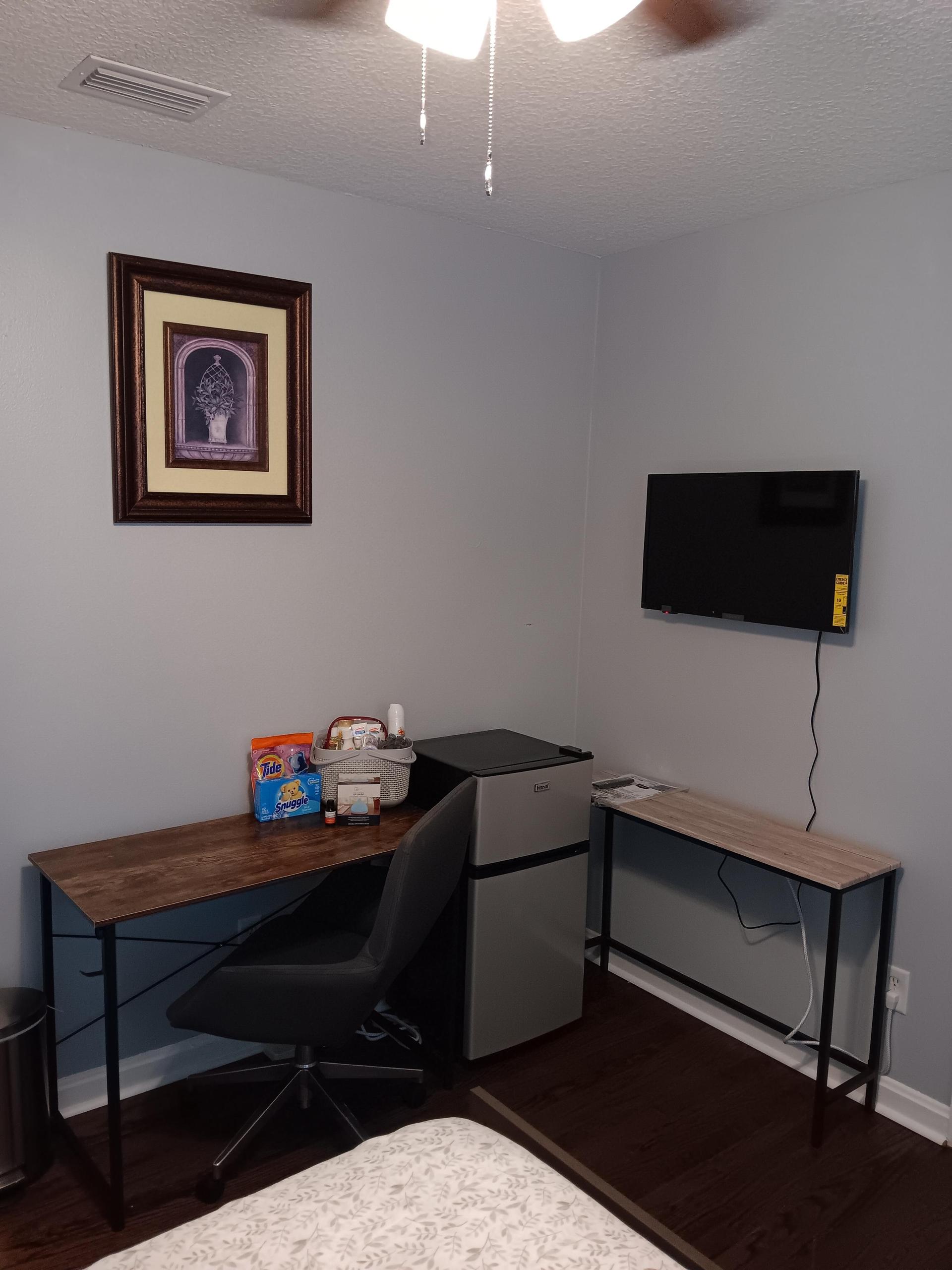 Work Desk Mini Fridge & Smart TV Included