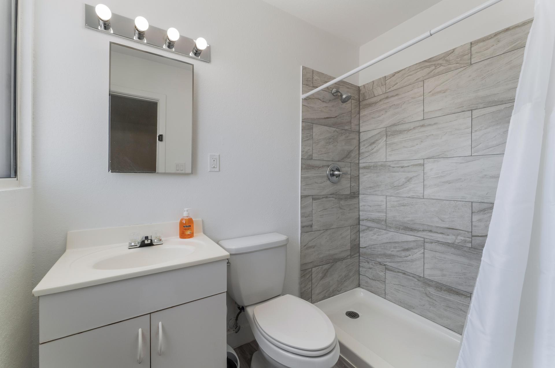 Bedroom 5 Fully equipped private bathroom: modern, sleek design with all essential amenities for comfort and convenience.