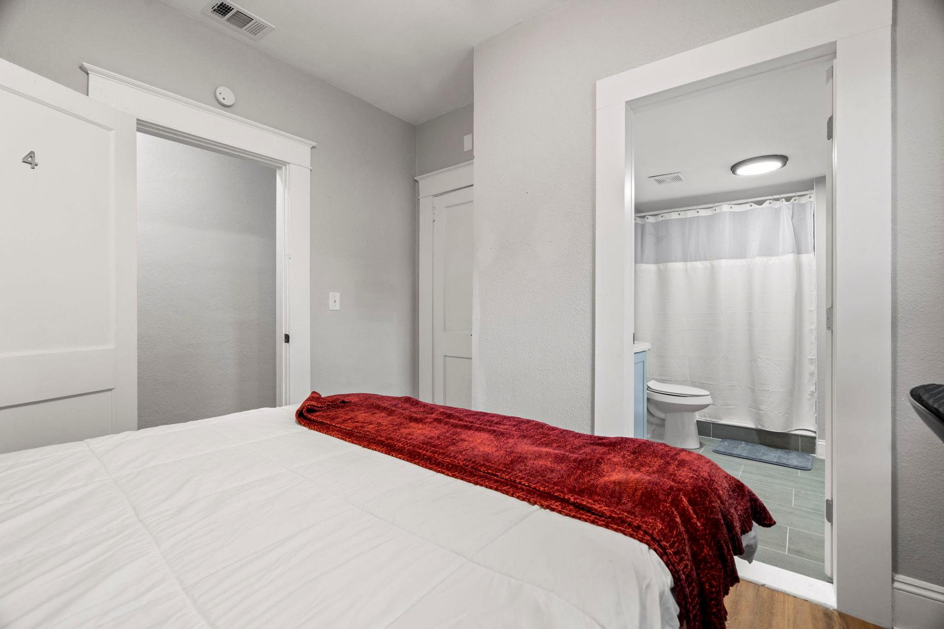 bedroom, detected:bed