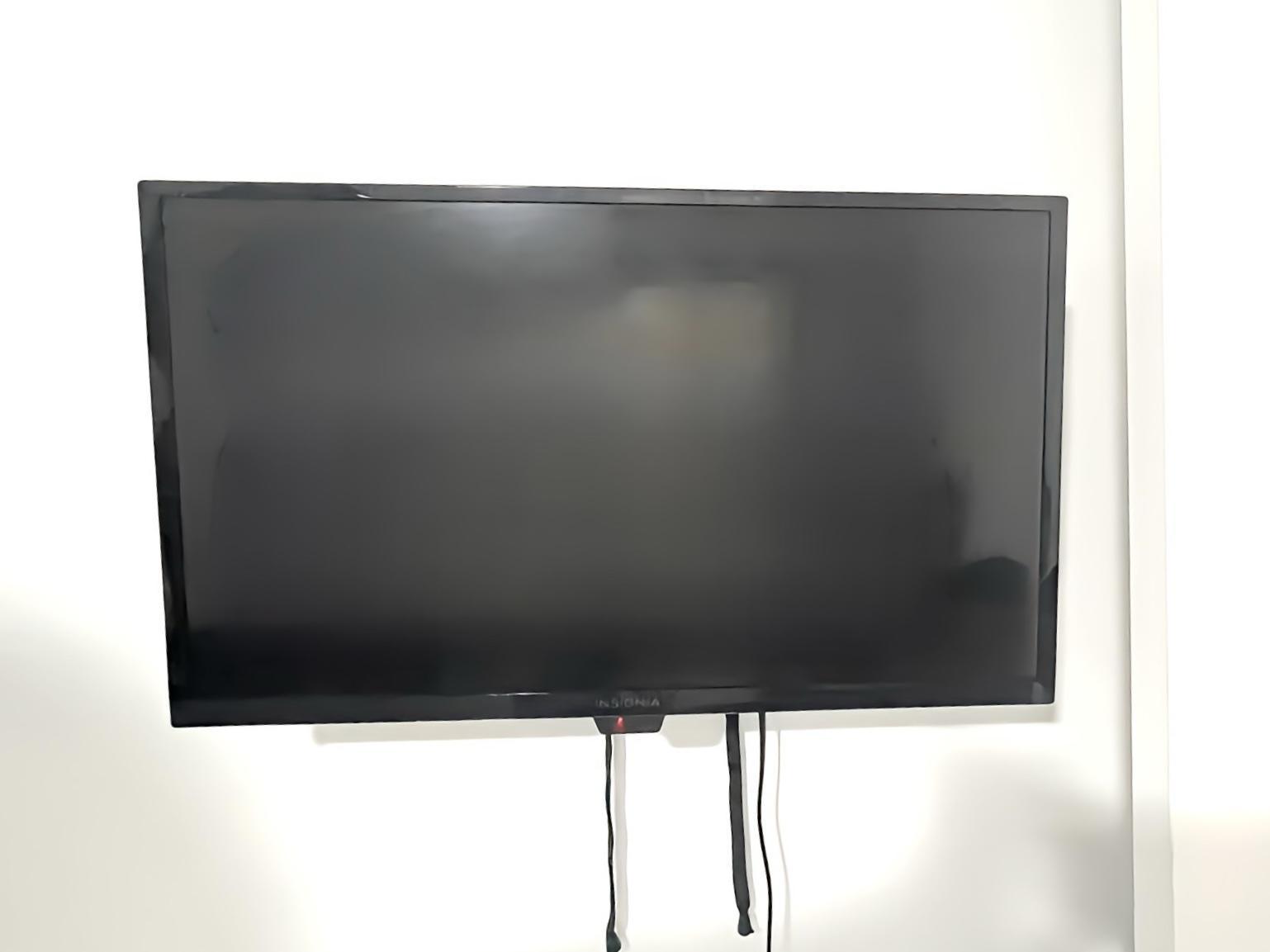 Smart TV with WiFi and streaming services