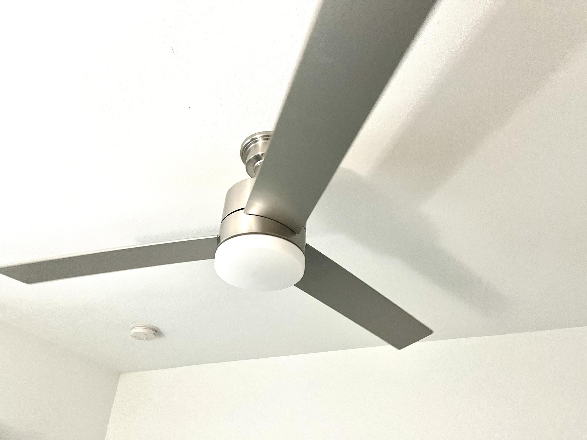 Remote control fan with multiple settings