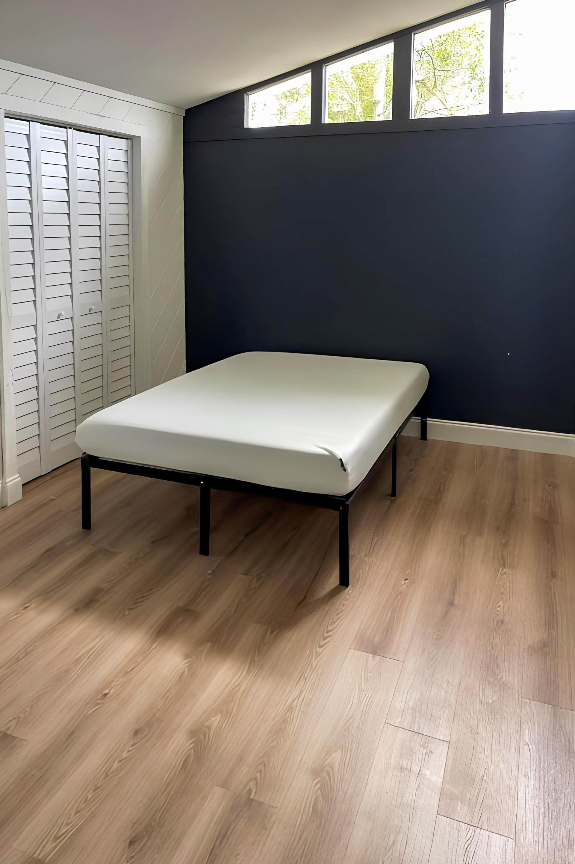 bedroom, detected:bed, carpet