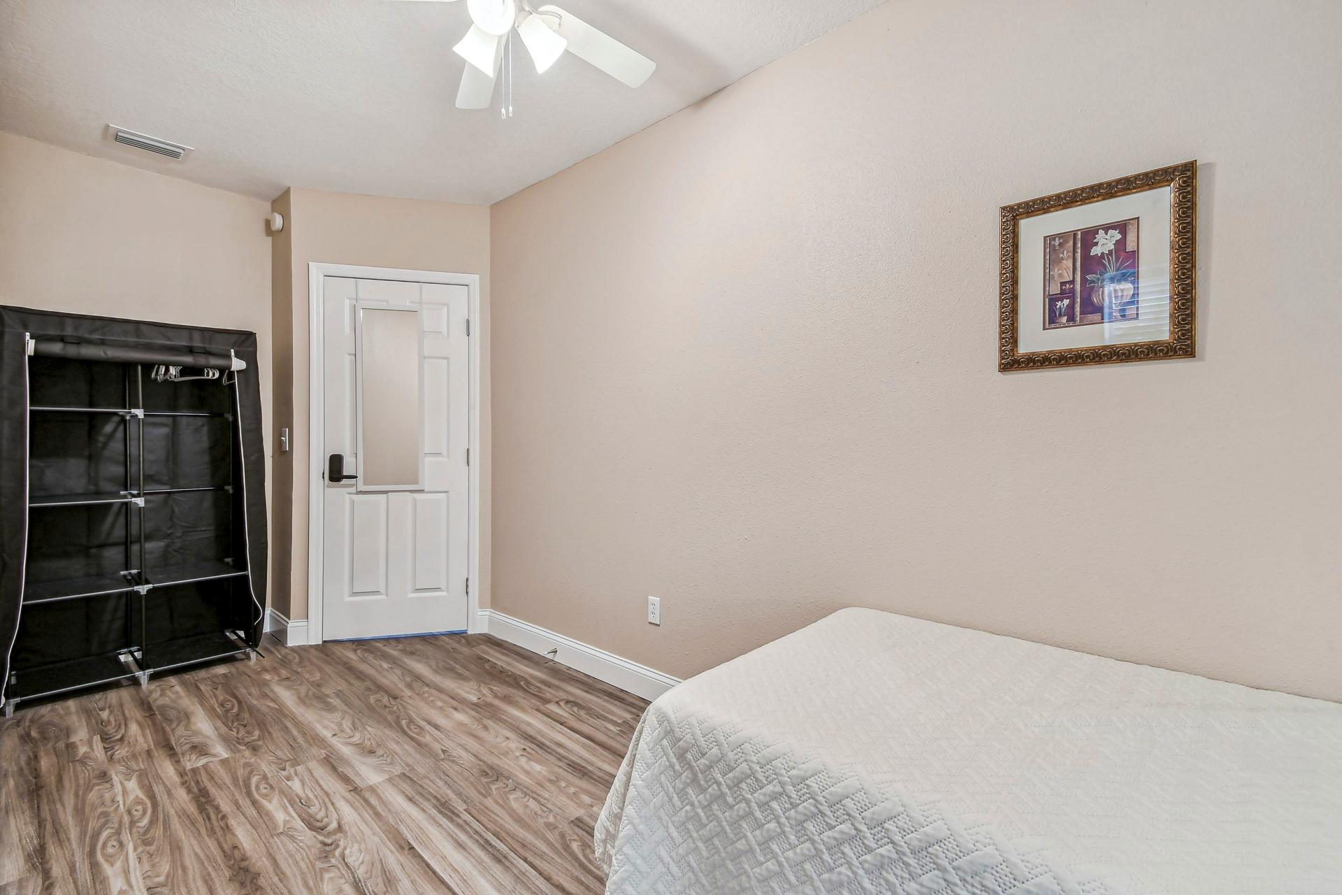 bedroom, detected:ceiling fan, bed
