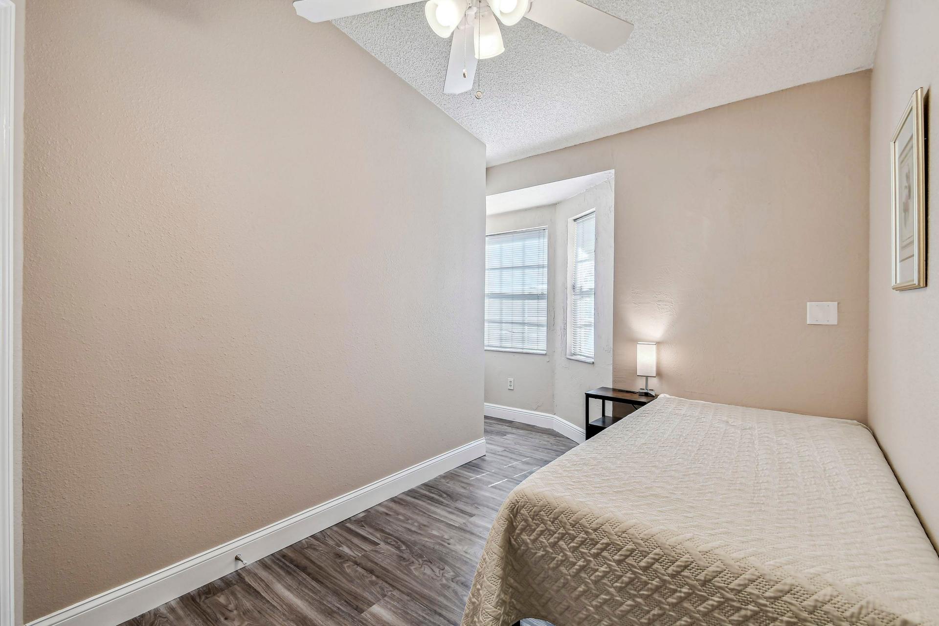 bedroom, detected:ceiling fan, bed