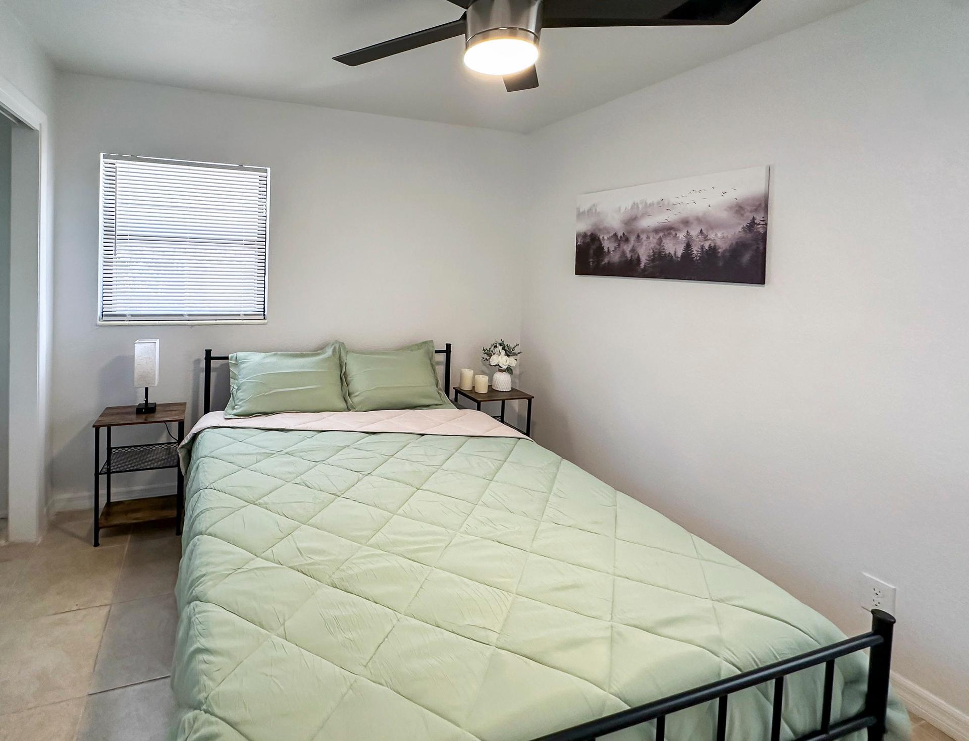 bedroom, detected:ceiling fan, bed, window blind