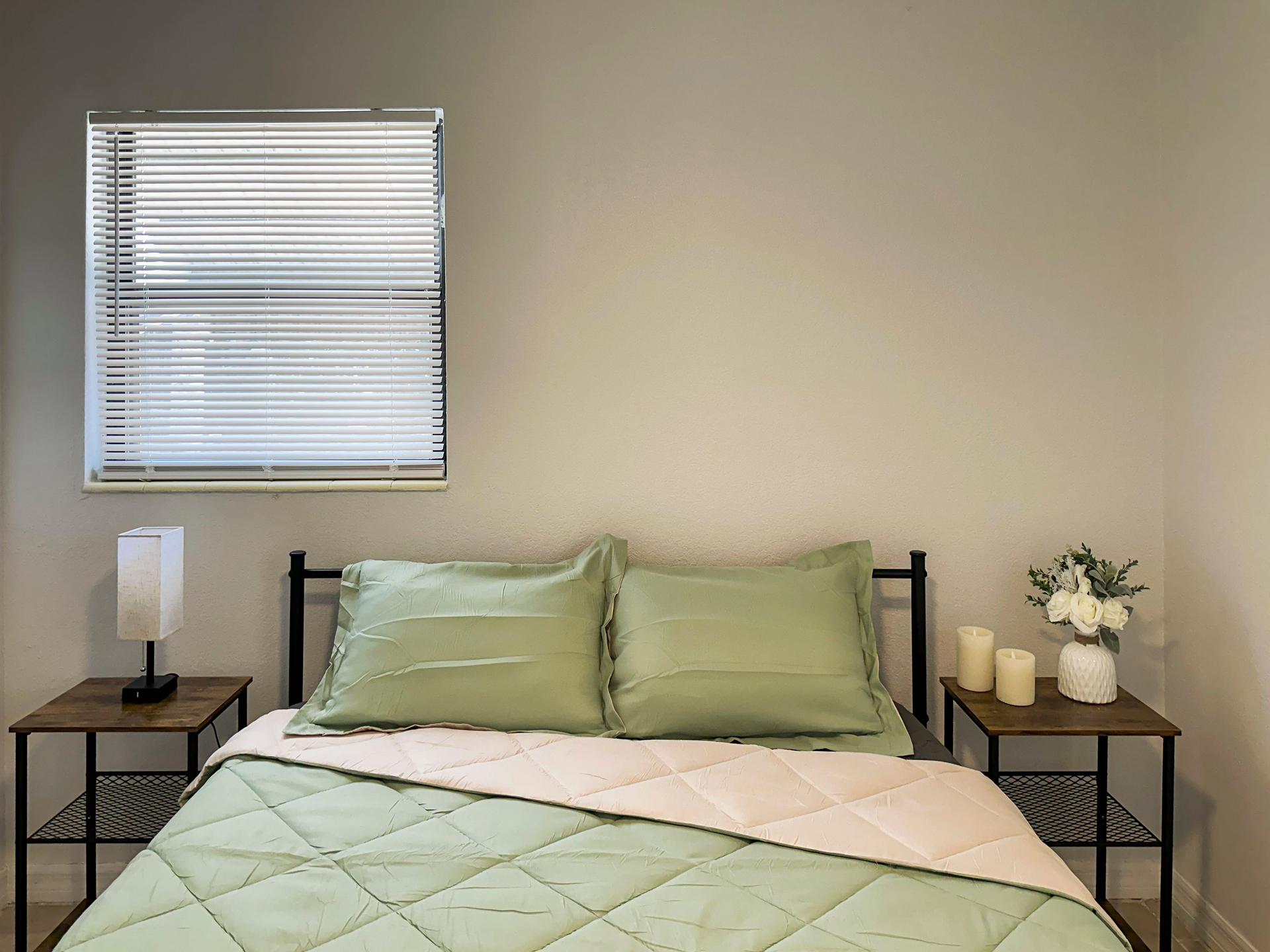 bedroom, detected:window blind, bed