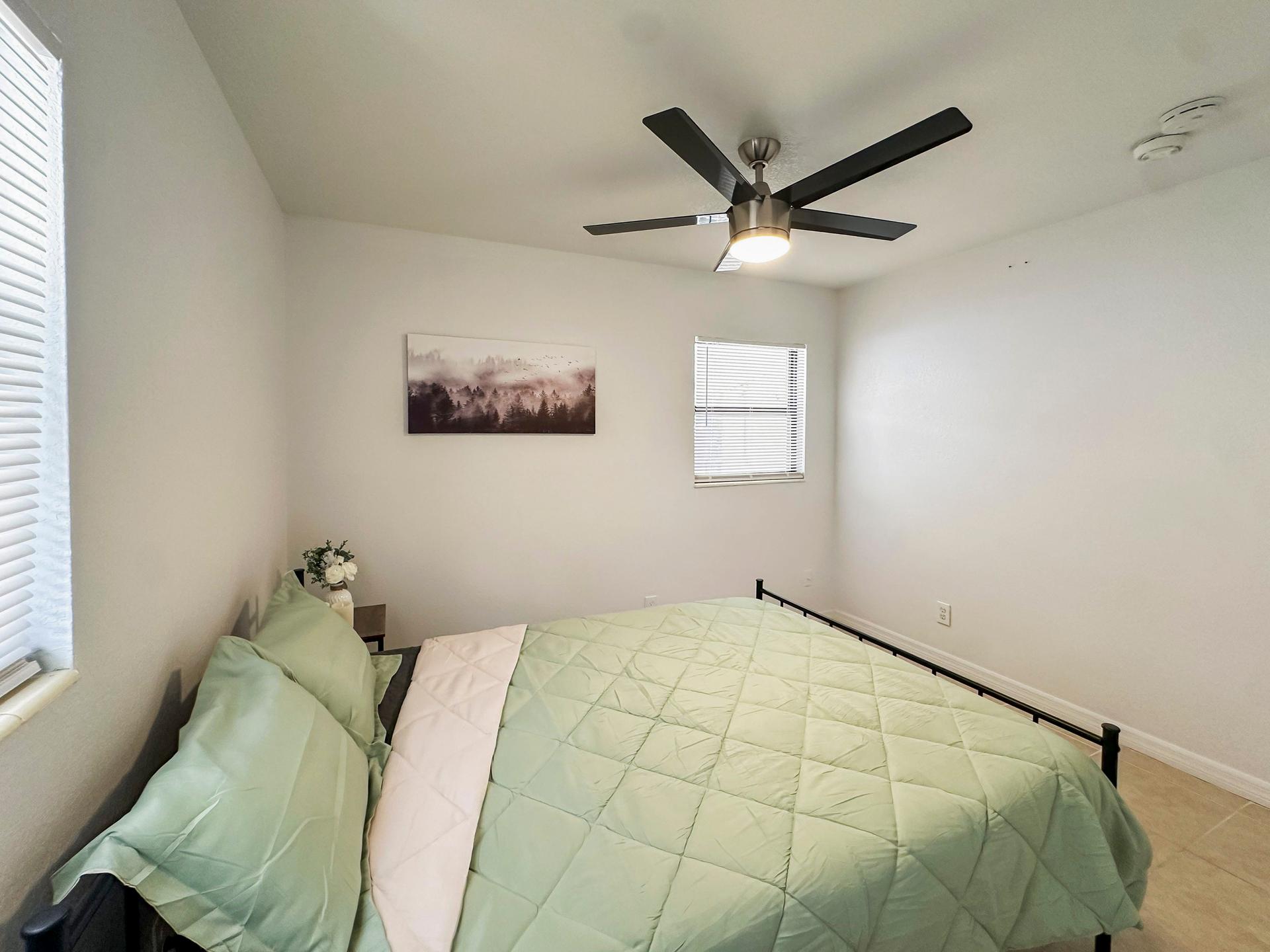 bedroom, detected:window blind, ceiling fan