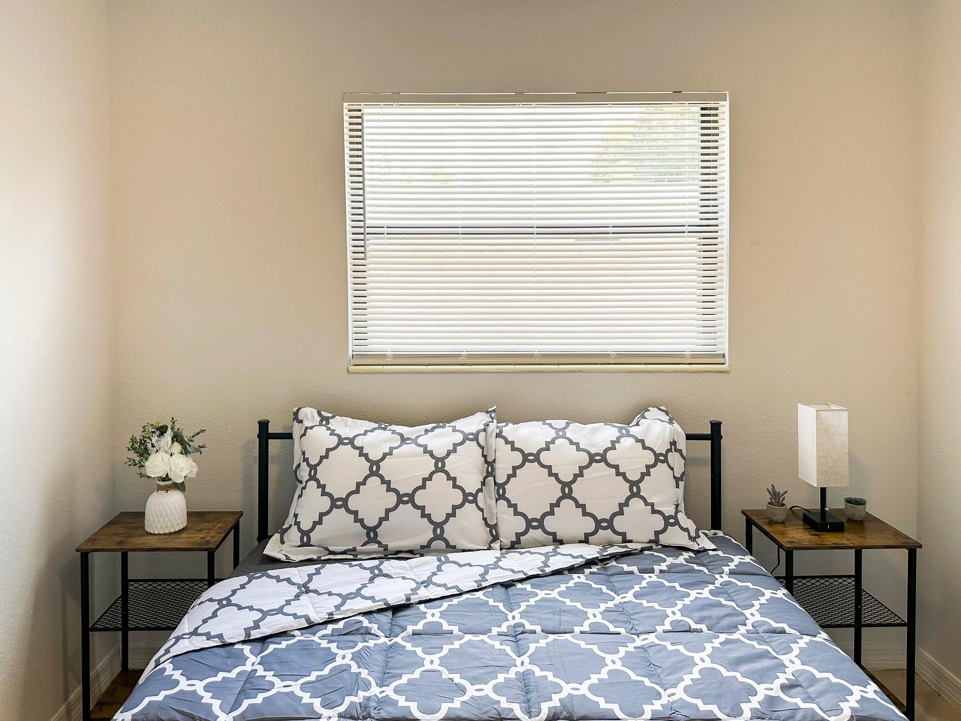 bedroom, detected:window blind, bed