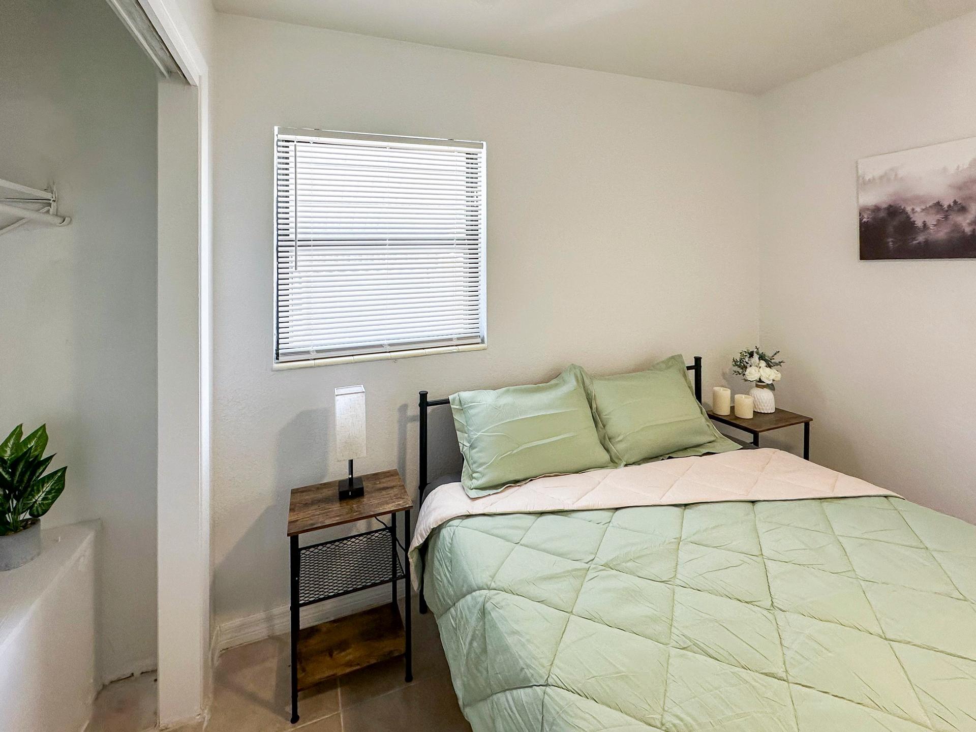 bedroom, detected:window blind, bed