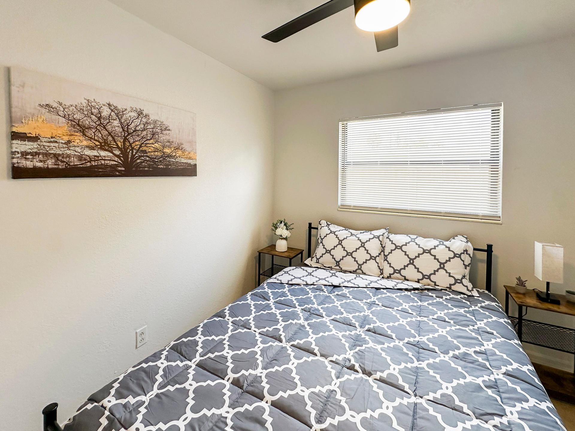 bedroom, detected:window blind, ceiling fan, bed