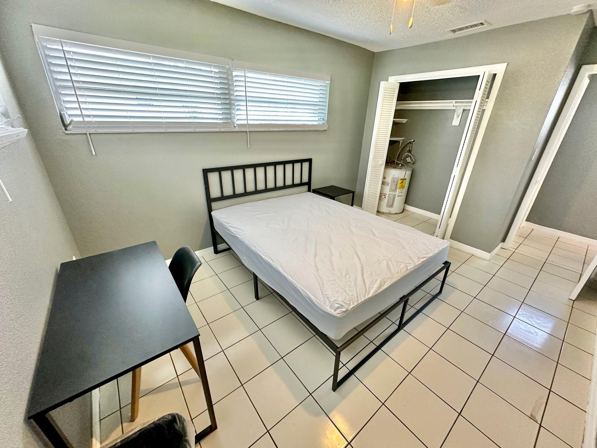 bedroom, detected:window blind, bed