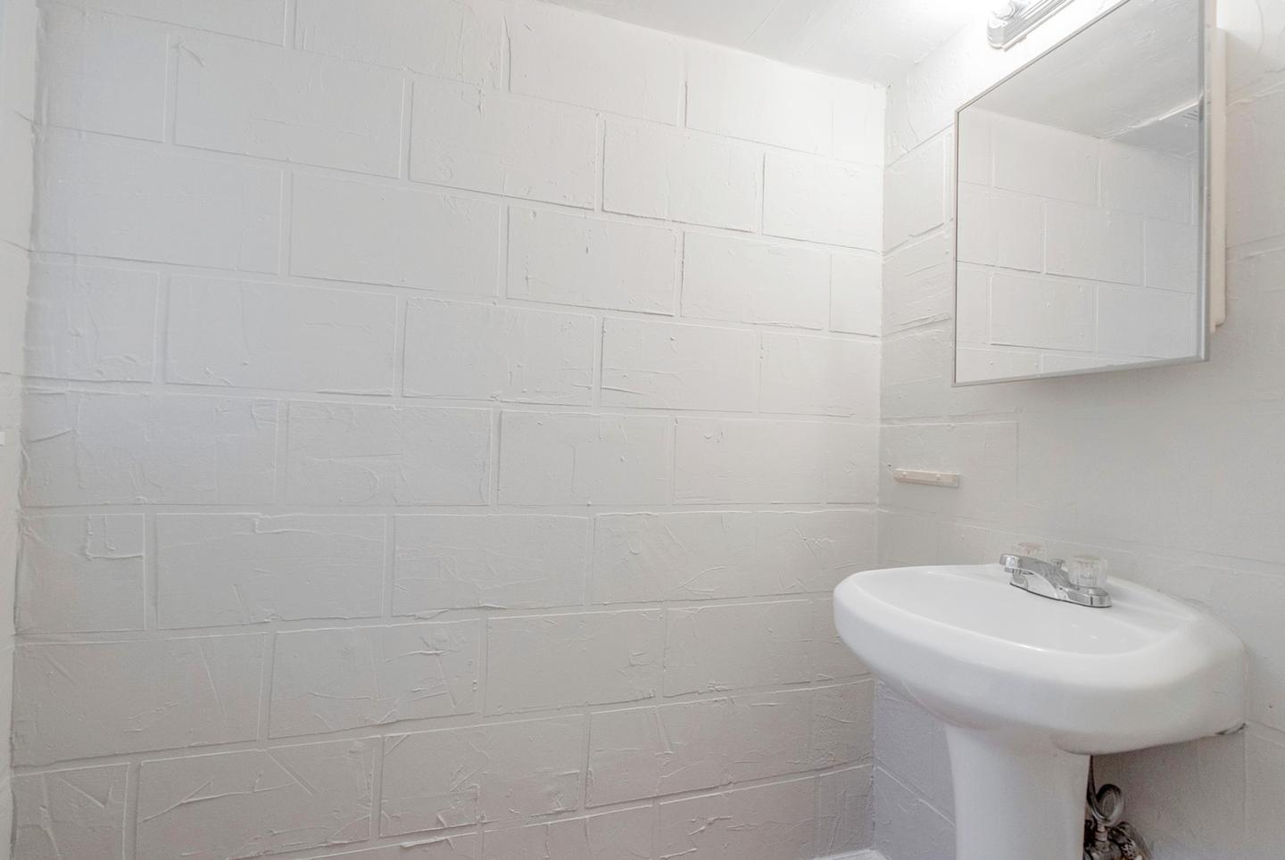 Bathroom(s)