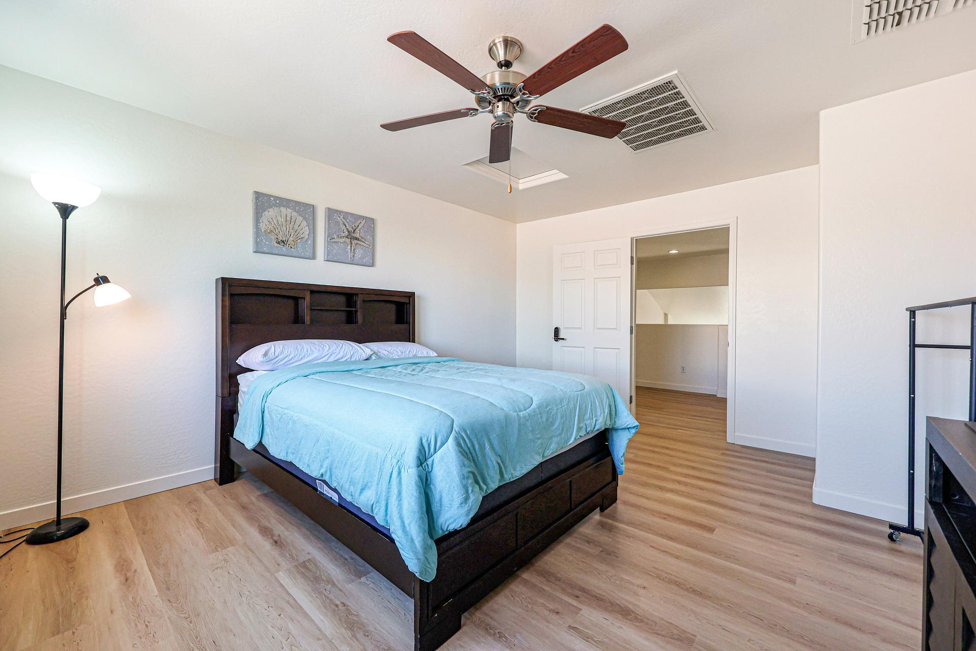 bedroom, detected:ceiling fan, bed, window blind