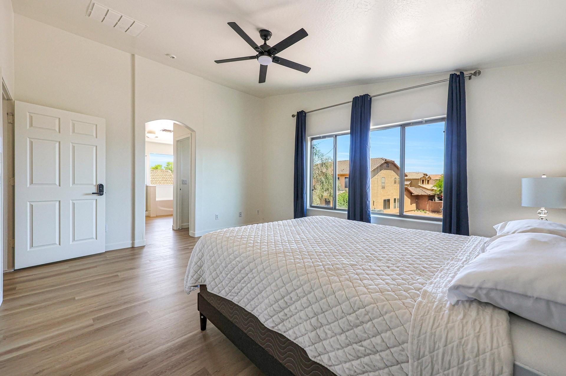 bedroom, detected:ceiling fan, bed, window blind