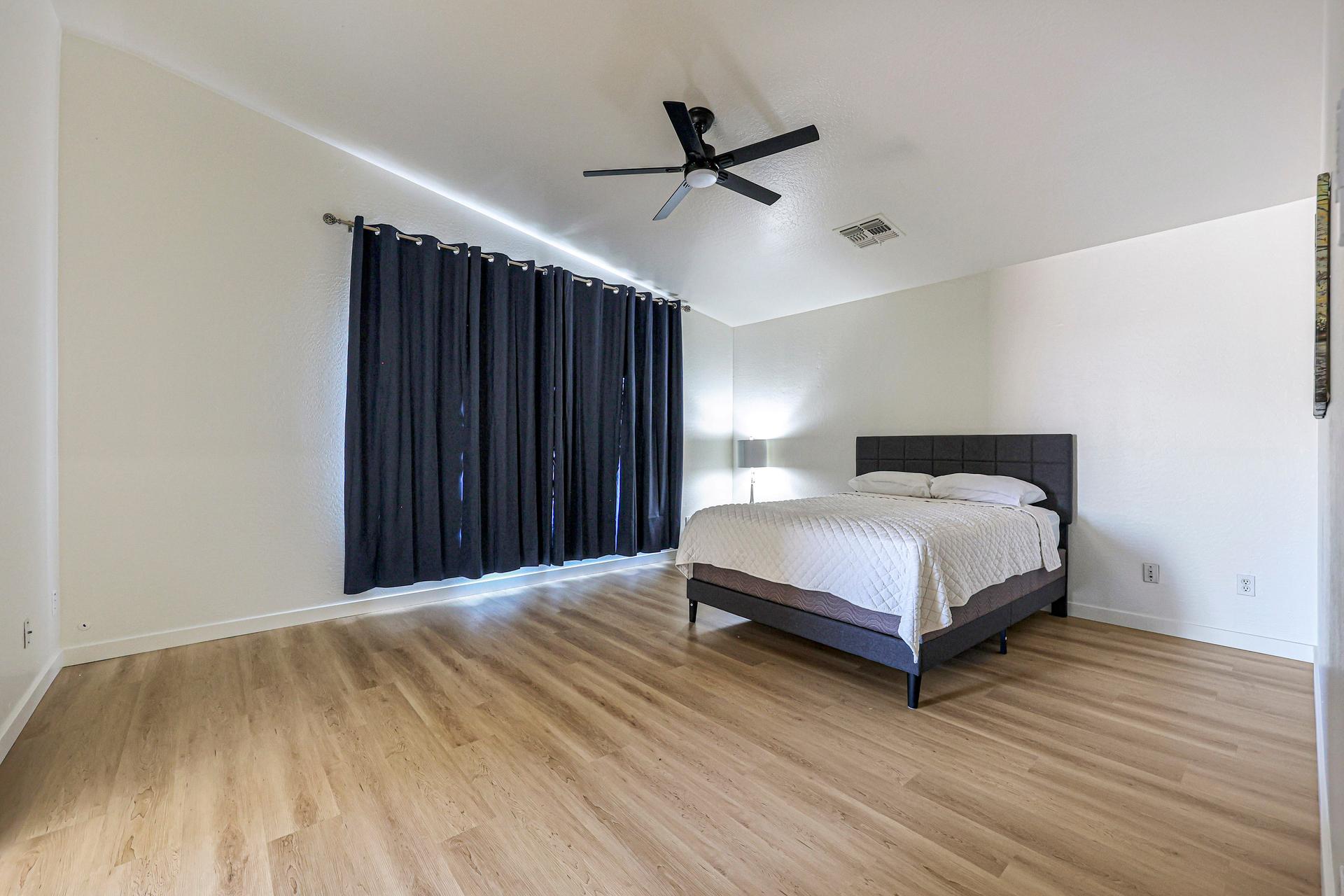 bedroom, detected:ceiling fan, bed, window blind