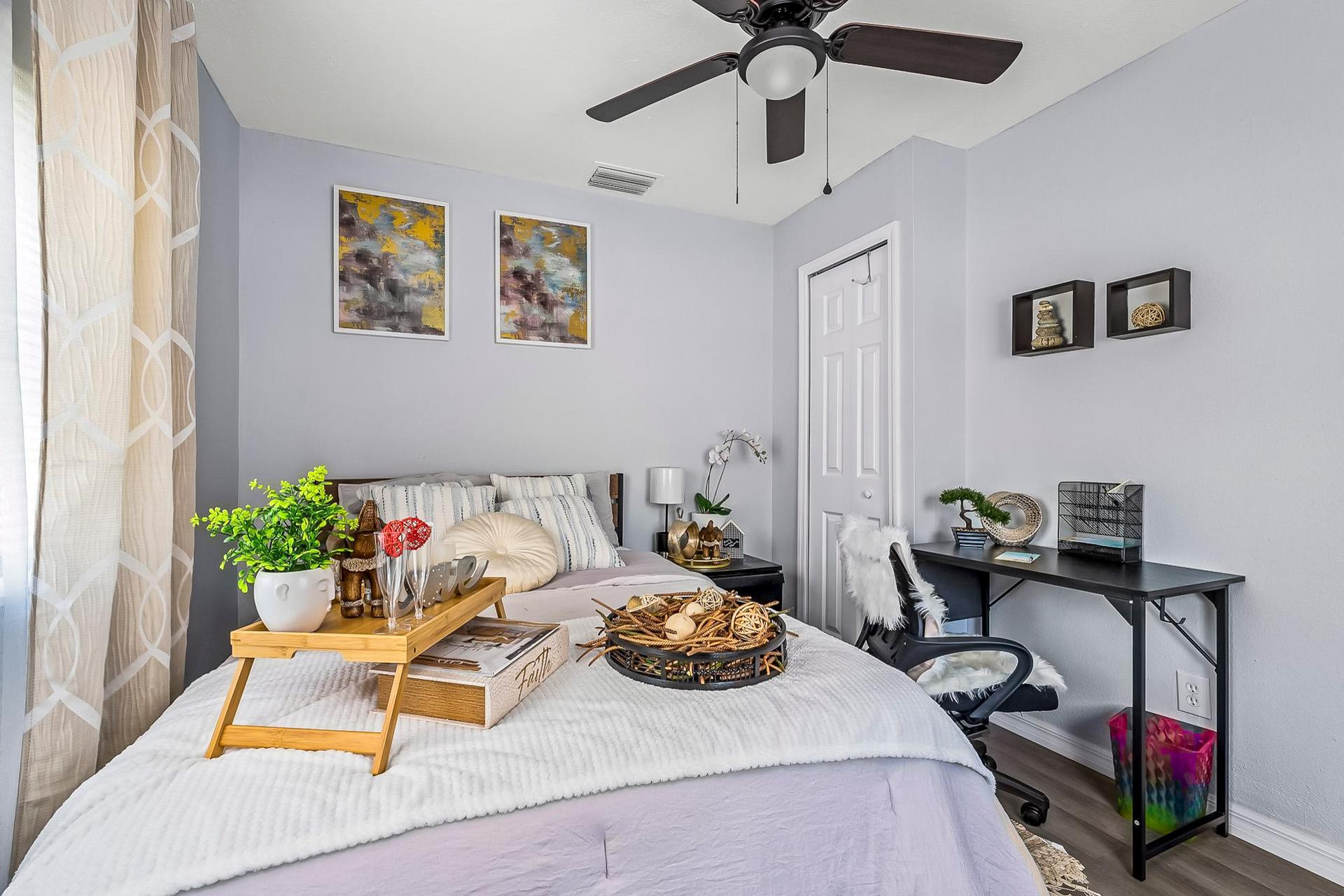 bedroom, detected:ceiling fan, bed, window blind